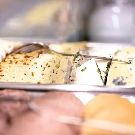 Отель Michels Inselhotel Vier Jahreszeiten 4*